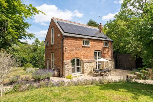 Boddington Mill, Enchanting 3 Bdr Retreat by Oriri, Cheltenham