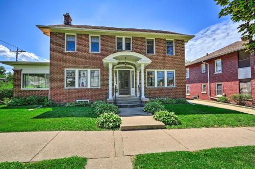 Historic Illinois Home Near Mississippi River in Savanna, USA