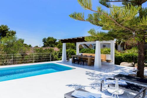 Villa with Private Pool image 6