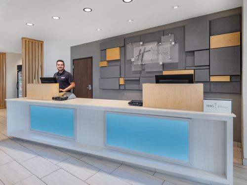 Holiday Inn Express & Suites - Ruskin an IHG Hotel - image 3