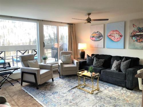 Deluxe Two-Bedroom Apartment