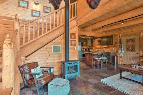Chic Fairplay Cabin with Deck and Mountain Views! in Fairplay, USA