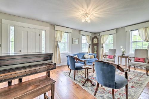 Charming Farmhouse with Pool and Fishing Pond! in Bolton, USA