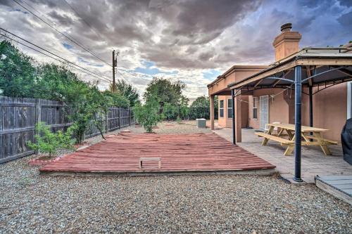 Convenient Las Cruces Home with Patio and Grill! in 聖思多羅