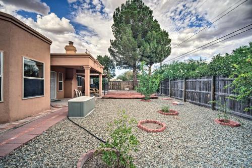 Convenient Las Cruces Home with Patio and Grill! in 聖思多羅