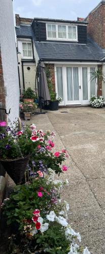 The Old Coach House 8 North Lane