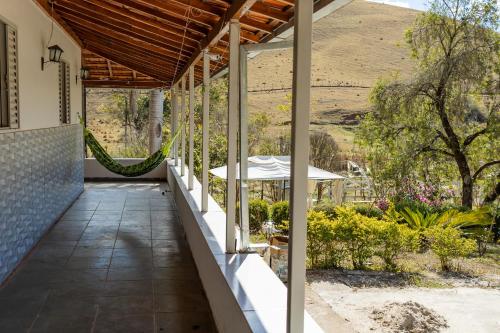 陽台/露台, Sítio com SPA, lareira e piscina - Piranguinho, MG (Sitio com SPA, lareira e piscina - Piranguinho, MG) in 波蘇阿雷格