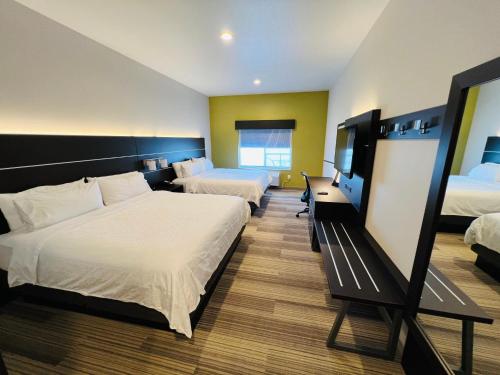 2 queen beds