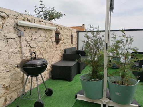 Apt duplex spacieux 4 chambres belle terrasse aménagée près Omaha Beach et Bayeux 800 m plage et 300 m superette