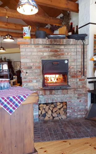 餐廳, Logis L Auberge Gutshof in 比紹夫斯韋達