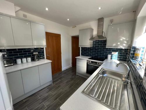 Cosy, Modern Home Near BHX, NEC and City Centre, Бирмингем (фото 11)