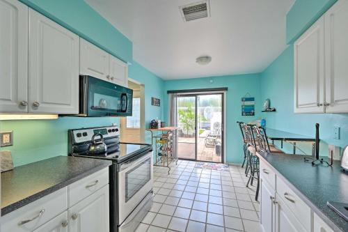 Condo with Pool Access 4 Miles to Beaches! - image 10