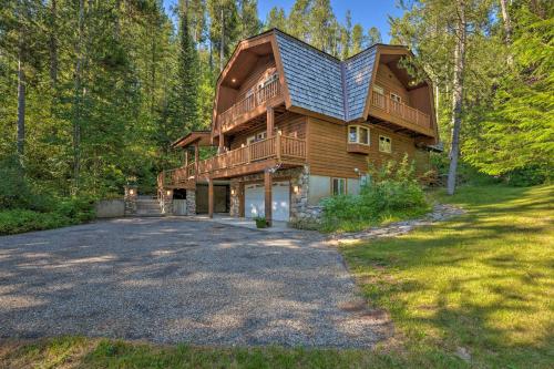 Wild Huckleberry Cabin in Alpine Fire Pit, Deck in Alpine (WY)