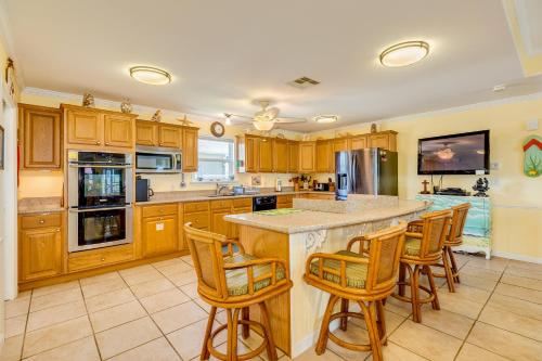 Family Ties in Crystal Beach, USA