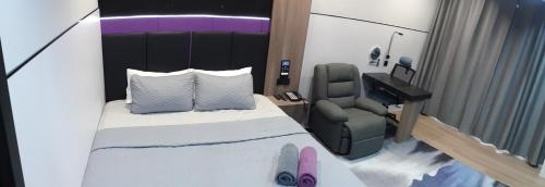 Standard King Room image 4