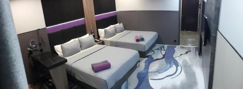 Family Room image 4