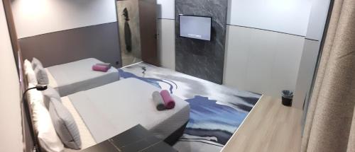 Family Room image 2