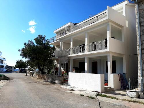  Apartments by the sea Razanj, Rogoznica - 5945, Pension in Ražanj