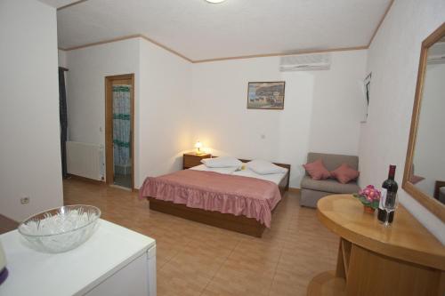 Triple Room Brela 6056a - image 9