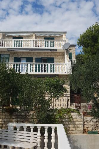 Apartments by the sea Vinisce Trogir - 5981 - image 7