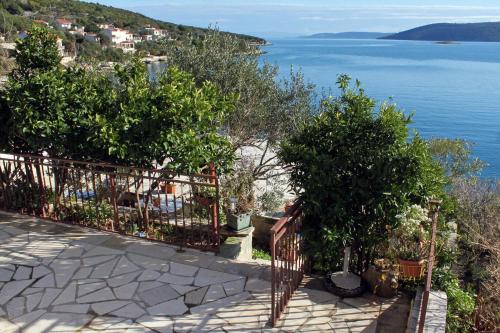 Apartments by the sea Vinisce Trogir - 5981 - image 4