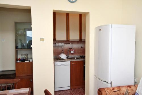 Apartments by the sea Vinisce Trogir - 5981 - image 2