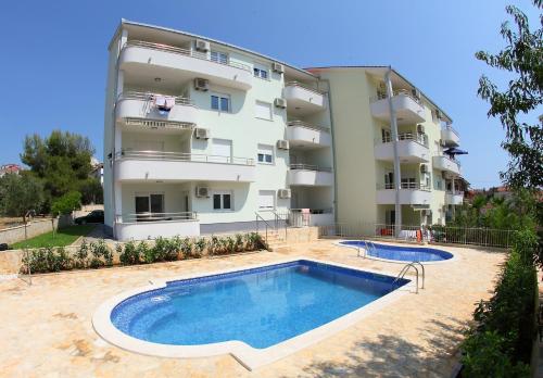 Seaside apartments with a swimming pool Okrug Gornji, Ciovo - 5960