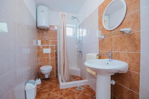 Apartments by the sea Marina Trogir - 5968 - image 6