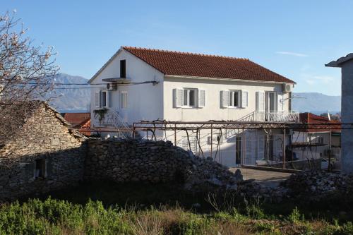  Apartments with a parking space Supetar, Brac - 6035 in Supetar