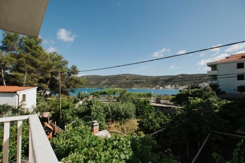 Apartments by the sea Marina Trogir - 5968 - image 12