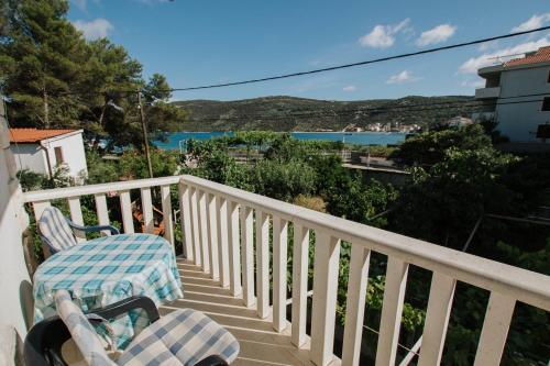 Apartments by the sea Marina Trogir - 5968 - image 4