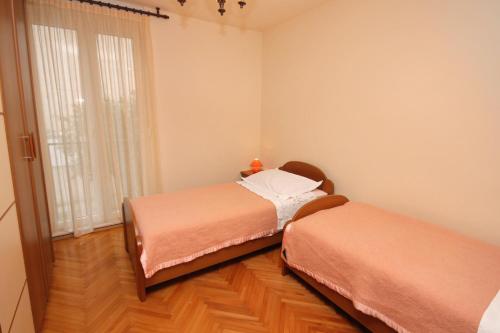 Apartments with a parking space Omis - 5989 - image 6