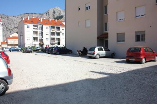 Apartments by the sea Omis - 6073 - image 11