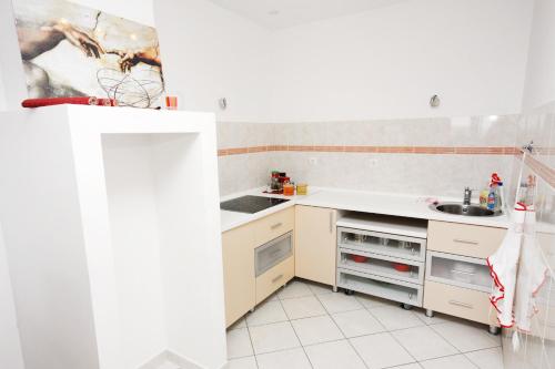 One-Bedroom Apartment with Balcony and Sea View image 6