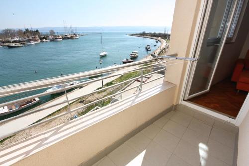 Apartments by the sea Omis - 6073 - image 10