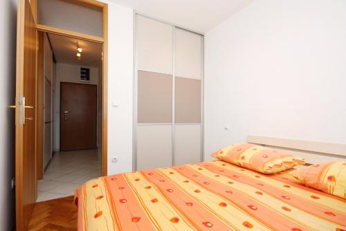 One-Bedroom Apartment with Balcony and Sea View image 9