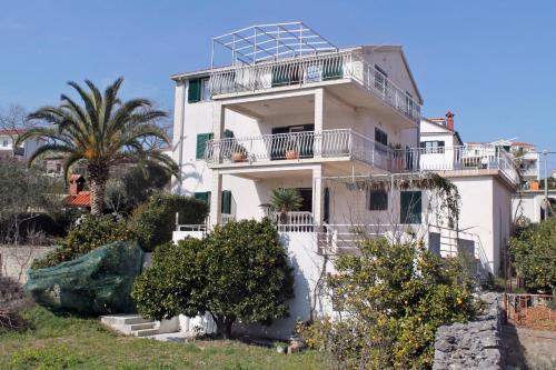  Apartments by the sea Slatine, Ciovo - 6061 in Slatine