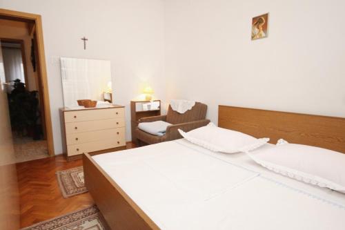 Two-Bedroom Apartment with Balcony image 10