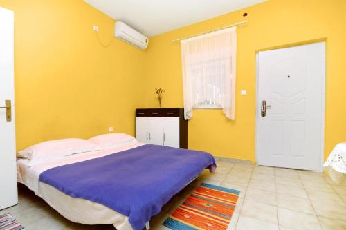 One-Bedroom Holiday Home