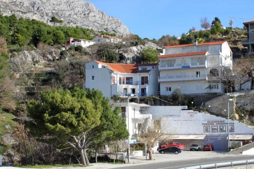  Apartments by the sea Lokva Rogoznica, Omis - 6004 in Lokva Rogoznica