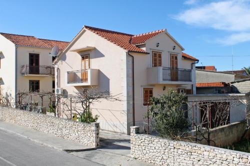  Apartments with a parking space Supetar, Brac - 6037 in Supetar
