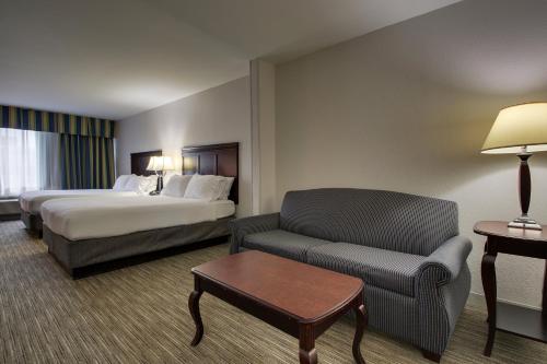 Holiday Inn Express Hotel & Suites Middleboro Raynham, an IHG Hotel