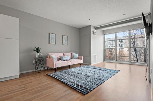 Sleek One Bedroom Condo Downtown Minneapolis 353
