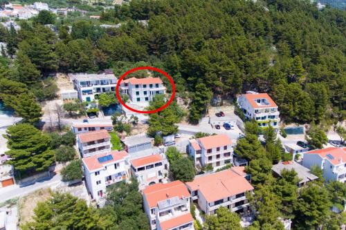 Apartments with a parking space Brela, Makarska - 6043