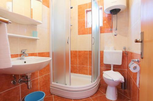 Three-Bedroom Apartment with Terrace and Sea View image 10