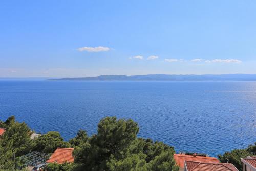Three-Bedroom Apartment with Terrace and Sea View image 3