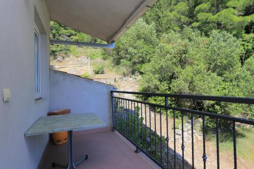 Three-Bedroom Apartment with Terrace and Sea View image 2