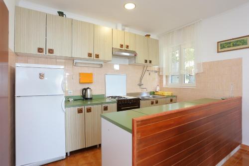 Three-Bedroom Apartment with Terrace and Sea View image 8