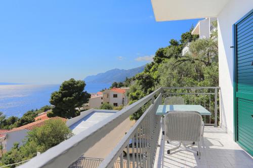 Three-Bedroom Apartment with Terrace and Sea View image 3