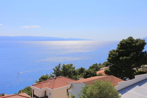 Three-Bedroom Apartment with Terrace and Sea View image 2
